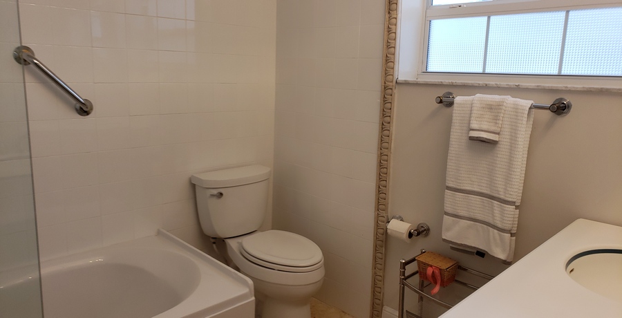 Guest King Room Bathroom